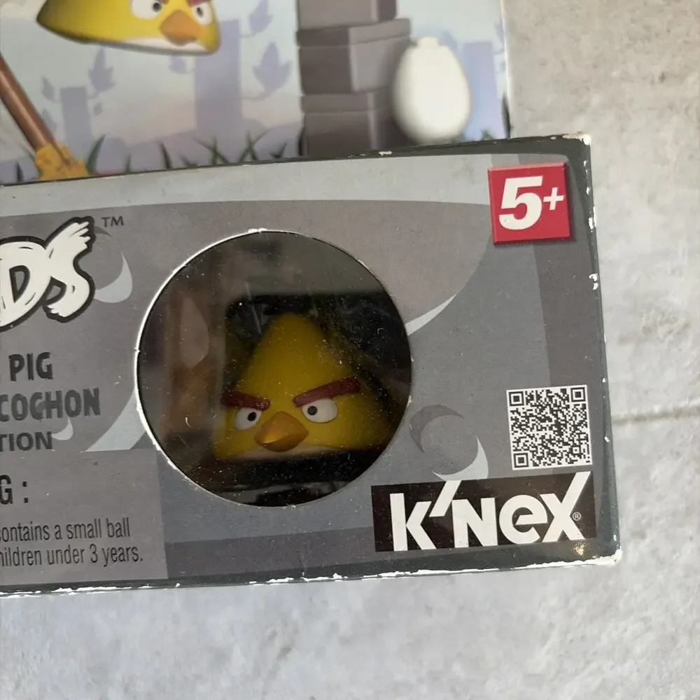 NEW In Box Angry Birds Yellow Bird Vs. Medium Minion Pig K’nex Building